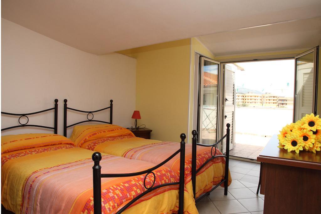 Bed And Breakfast Gigi Furci Siculo Exteriör bild
