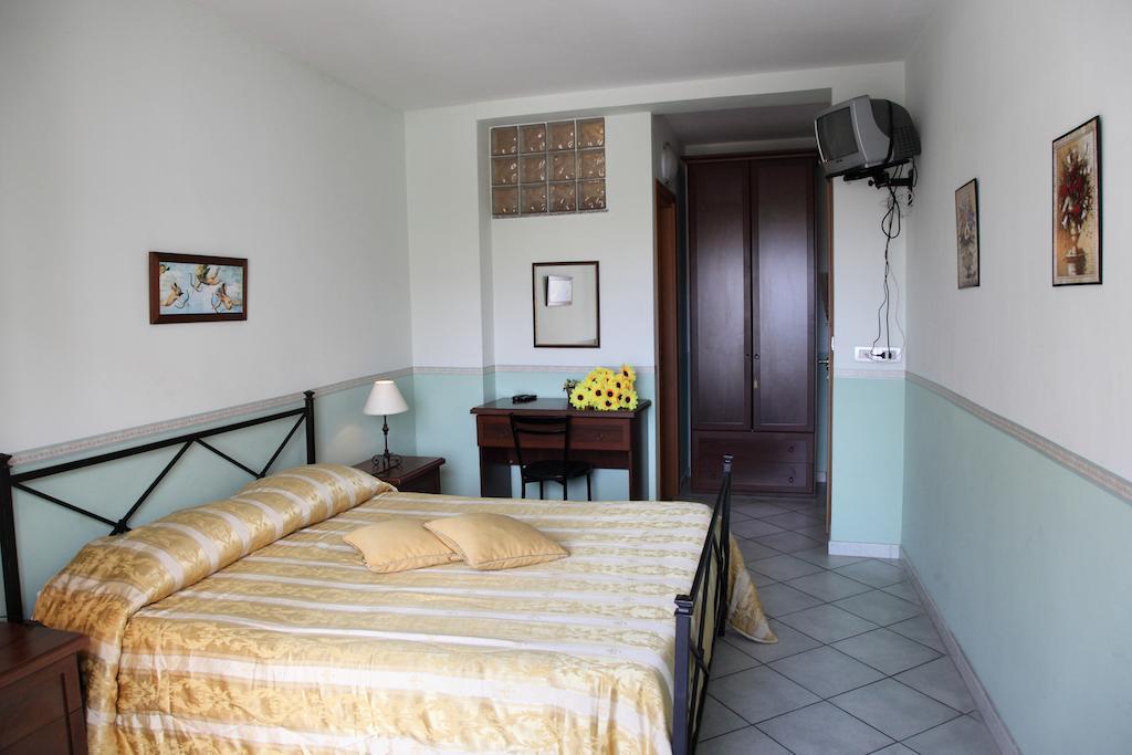 Bed And Breakfast Gigi Furci Siculo Exteriör bild