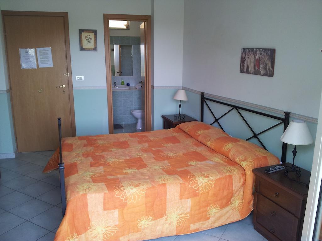 Bed And Breakfast Gigi Furci Siculo Rum bild